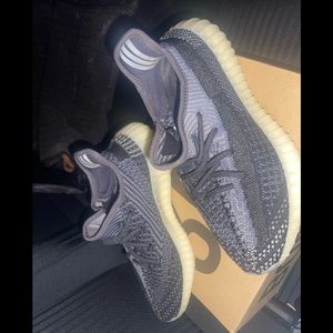 Adidas Yeezy boost 350 v2 carbon